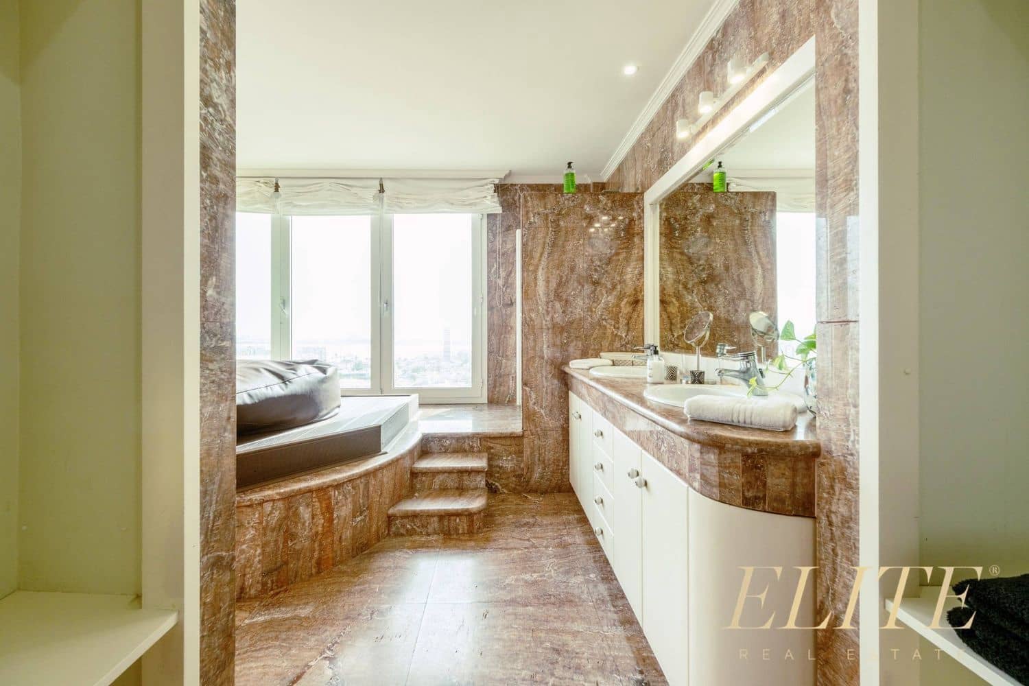 Chalet de 6 habitaciones en Las Palmas de Gran Canaria en venta con garaje - 2.400.000 € (Ref: 9586877)