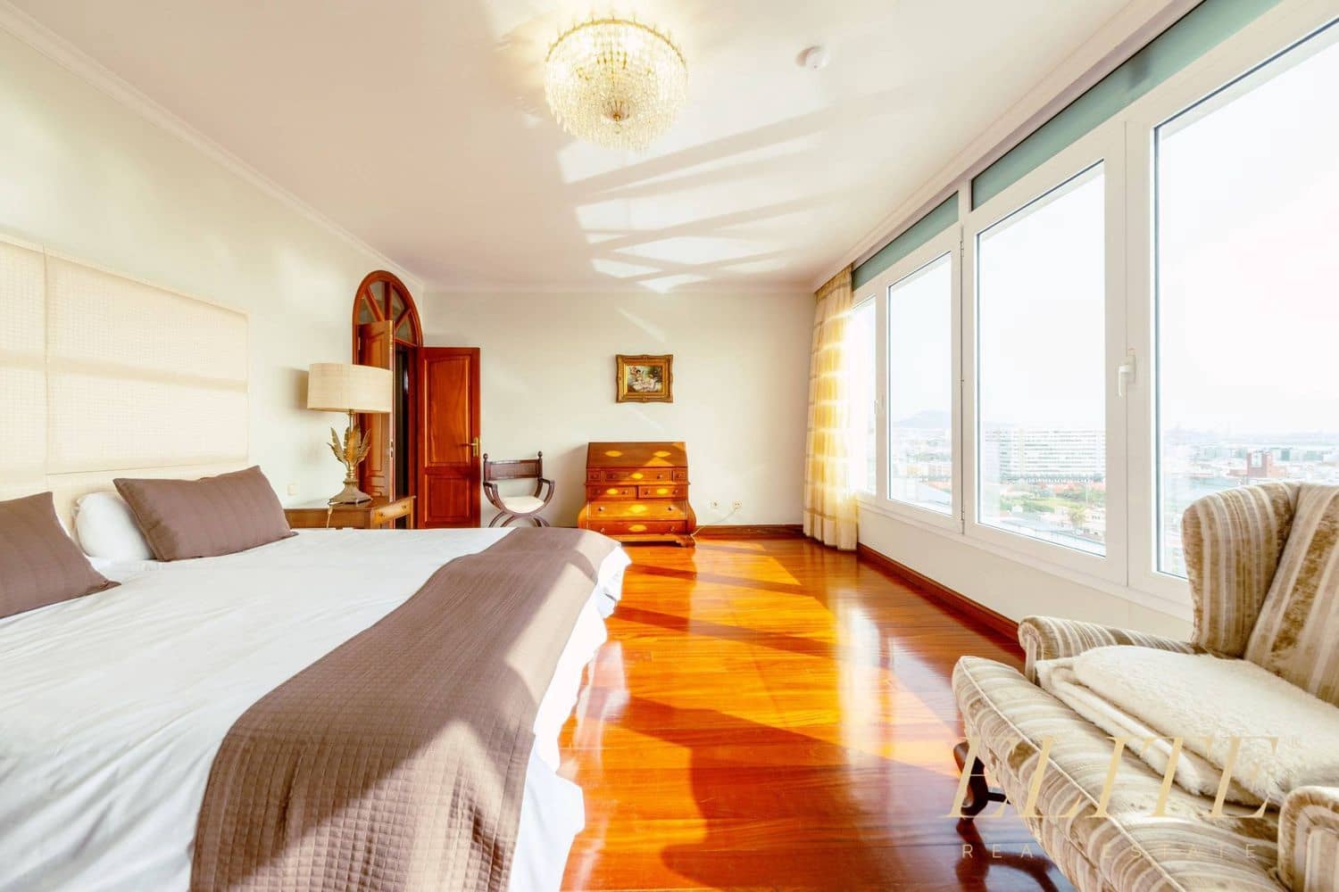 Chalet de 6 habitaciones en Las Palmas de Gran Canaria en venta con garaje - 2.400.000 € (Ref: 9586877)