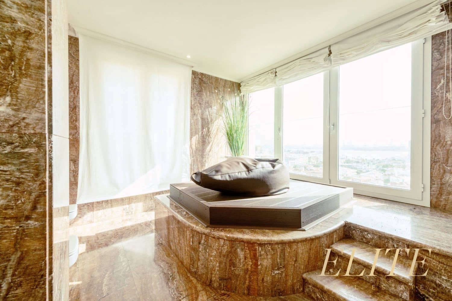 Chalet de 6 habitaciones en Las Palmas de Gran Canaria en venta con garaje - 2.400.000 € (Ref: 9586877)