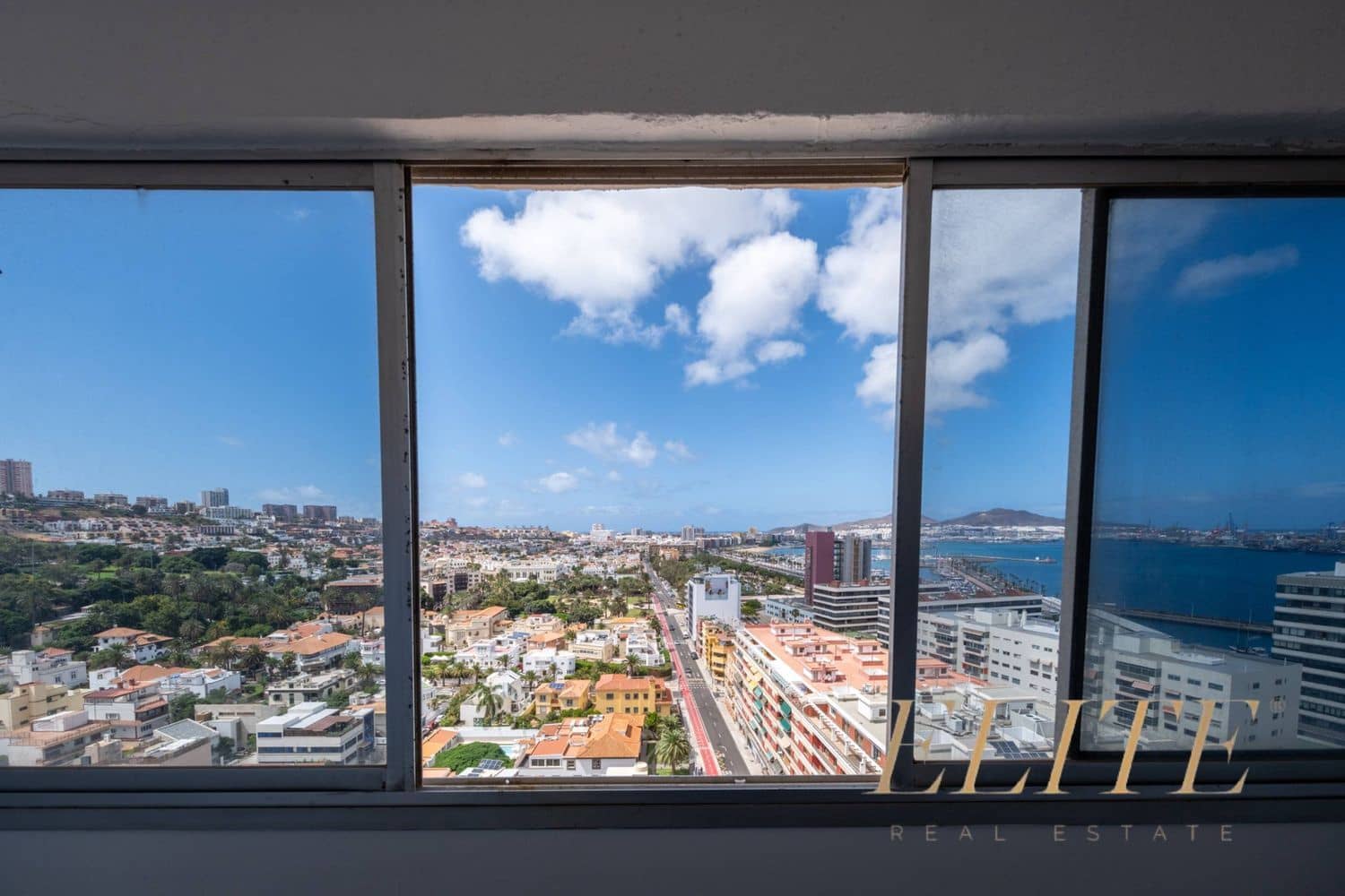 4 bedroom Apartment for sale in Las Palmas de Gran Canaria with garage - € 395,000 (Ref: 9586878)