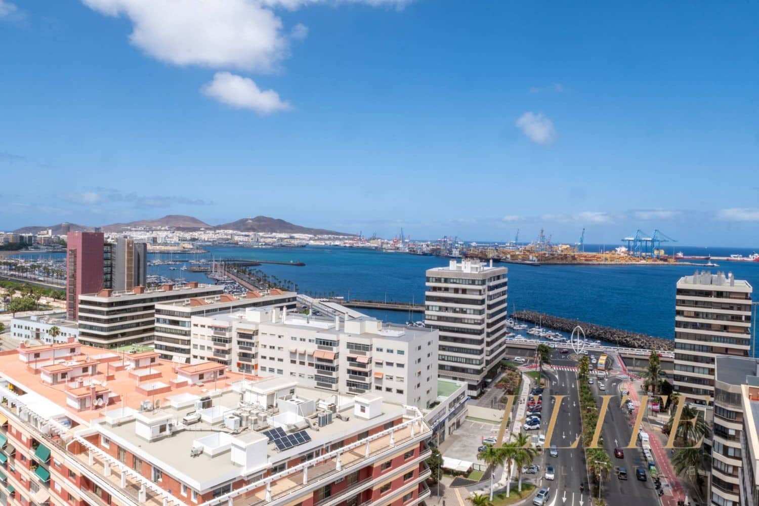 4 bedroom Apartment for sale in Las Palmas de Gran Canaria with garage - € 395,000 (Ref: 9586878)