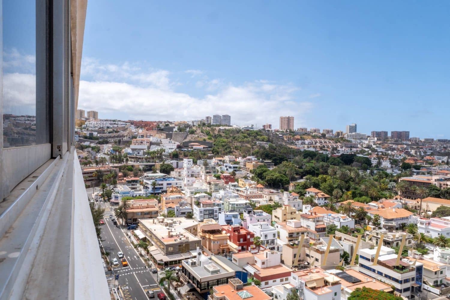 4 bedroom Apartment for sale in Las Palmas de Gran Canaria with garage - € 395,000 (Ref: 9586878)