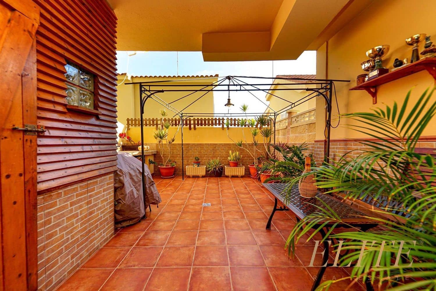 3 bedroom Townhouse for sale in El Tablero with garage - € 385,000 (Ref: 9586880)