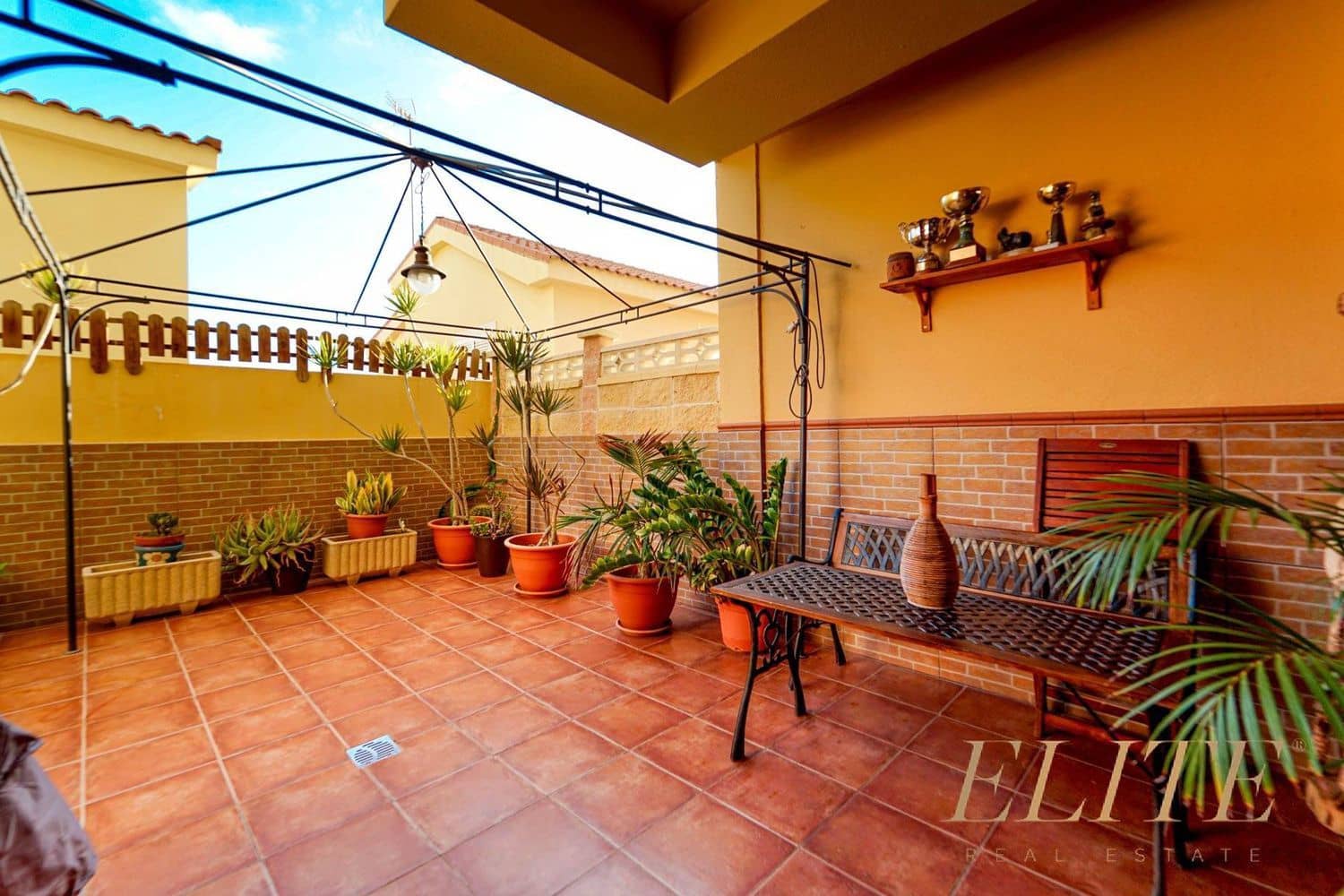 3 bedroom Townhouse for sale in El Tablero with garage - € 385,000 (Ref: 9586880)
