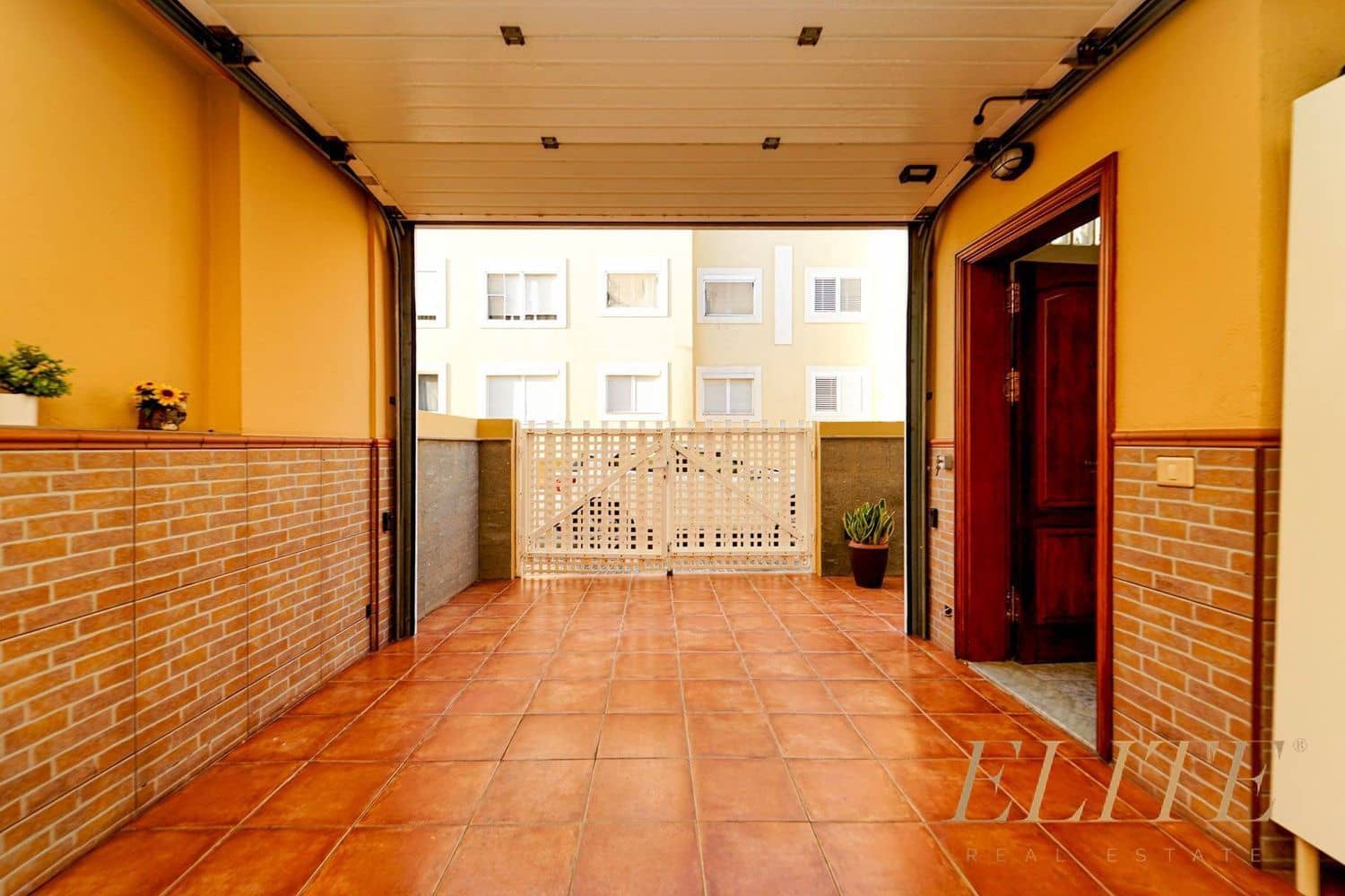 3 bedroom Townhouse for sale in El Tablero with garage - € 385,000 (Ref: 9586880)