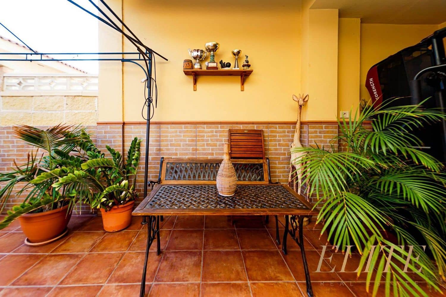 3 bedroom Townhouse for sale in El Tablero with garage - € 385,000 (Ref: 9586880)
