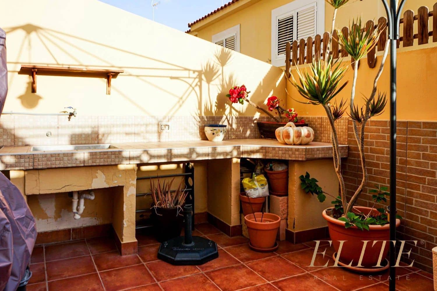 3 bedroom Townhouse for sale in El Tablero with garage - € 385,000 (Ref: 9586880)