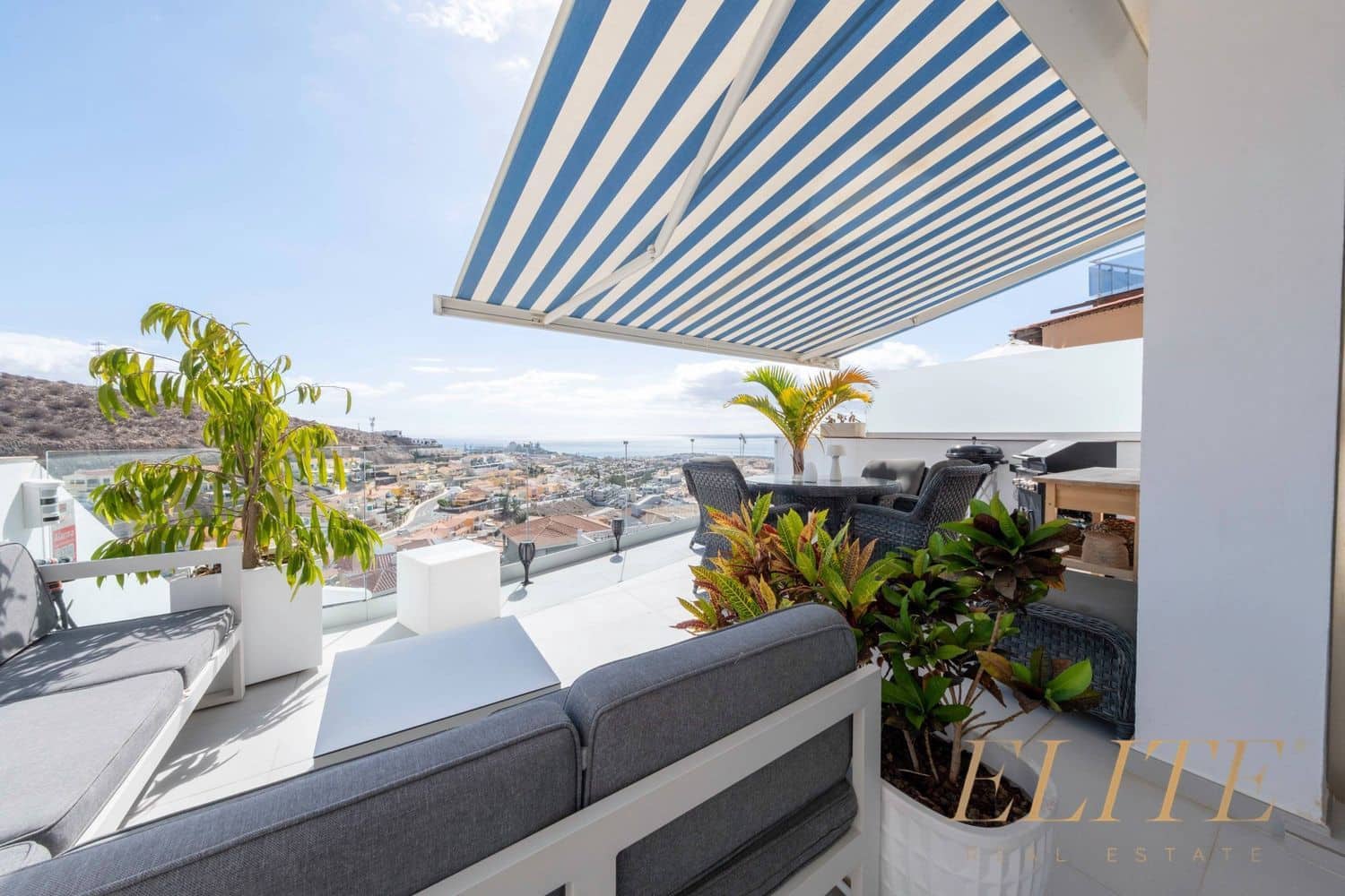 3 bedroom Townhouse for sale in Arguineguin with garage - € 620,000 (Ref: 9586881)