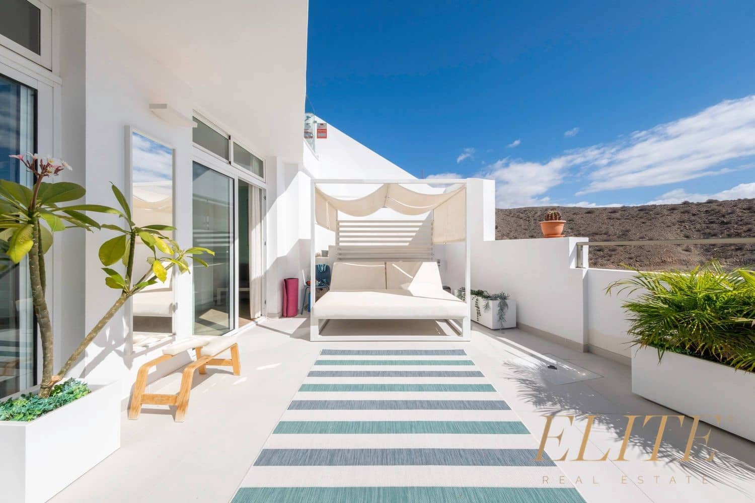 3 bedroom Townhouse for sale in Arguineguin with garage - € 620,000 (Ref: 9586881)