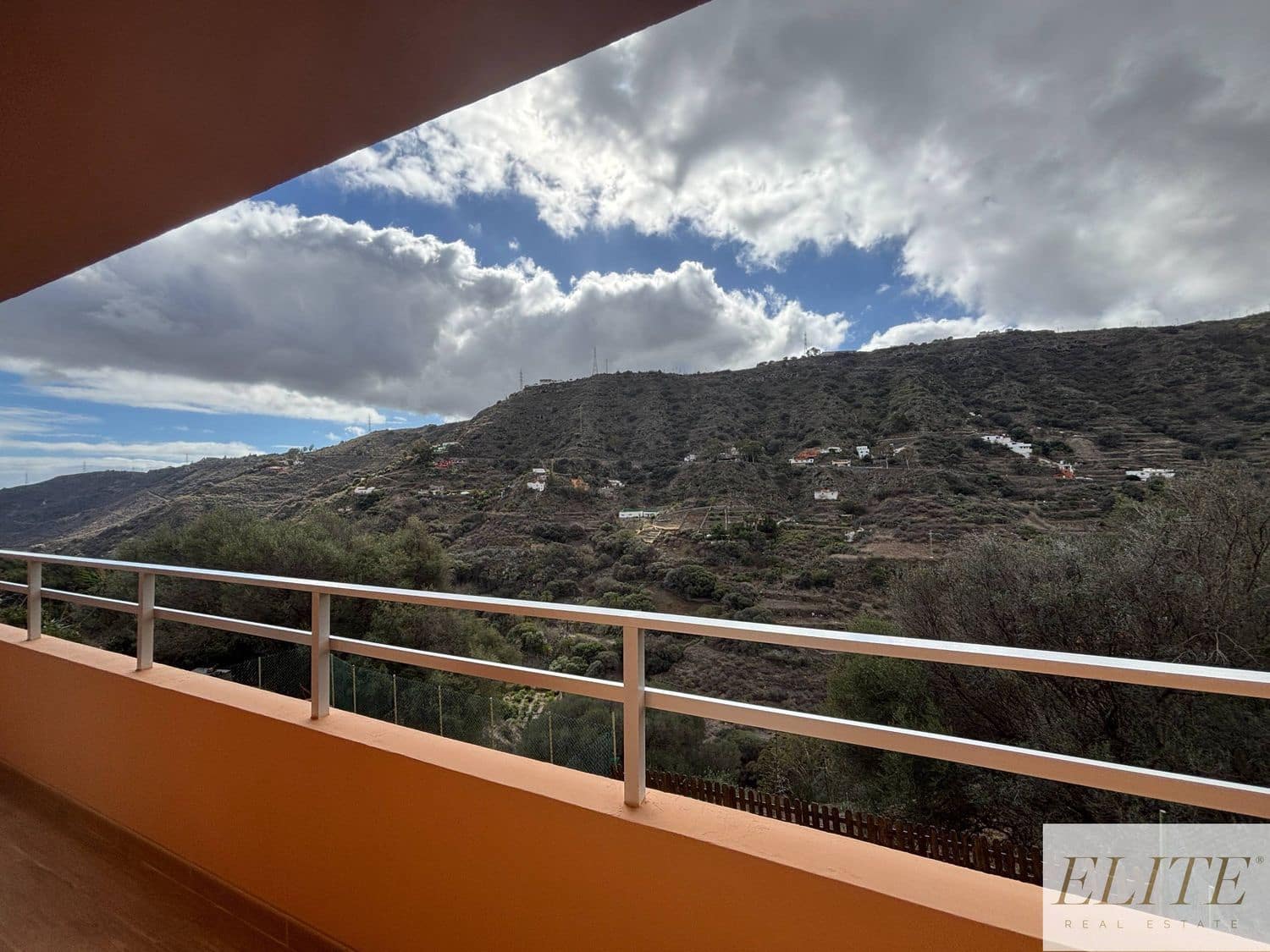 3 bedroom Finca/Country House for sale in Santa Brigida with garage - € 682,500 (Ref: 9586882)