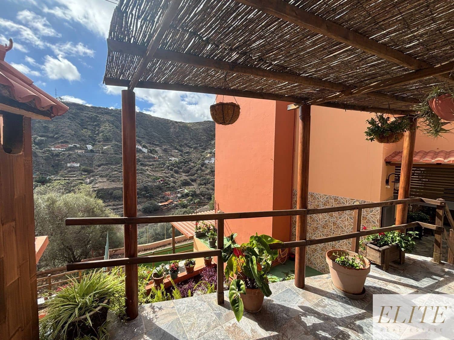 3 bedroom Finca/Country House for sale in Santa Brigida with garage - € 682,500 (Ref: 9586882)