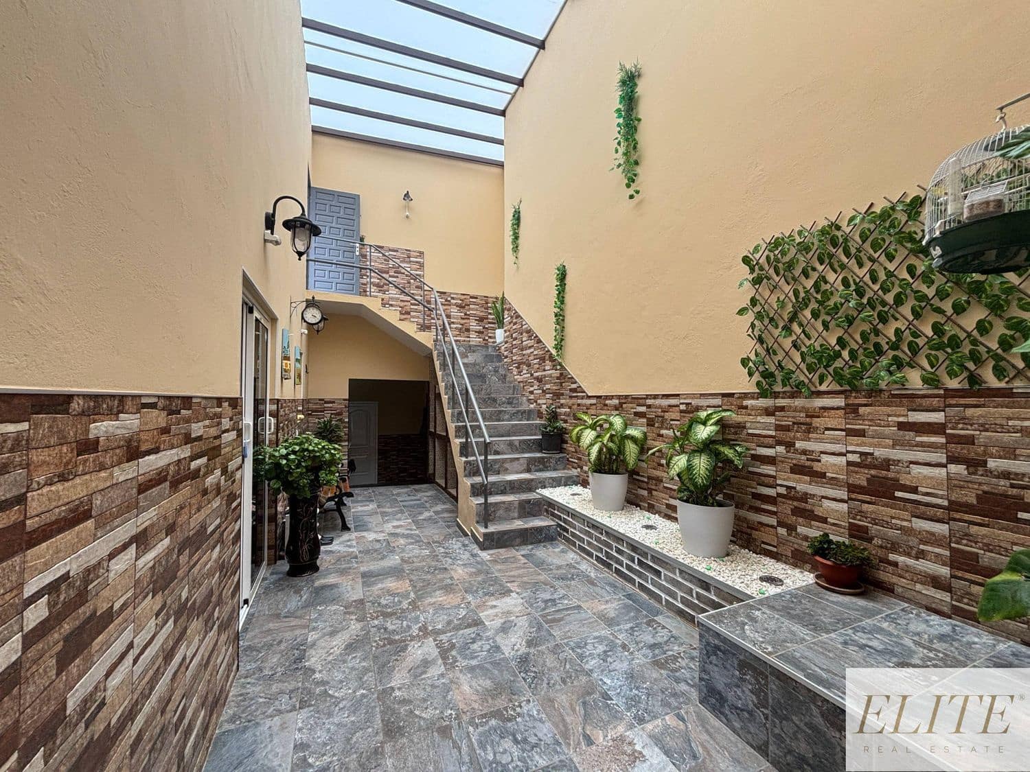 3 bedroom Finca/Country House for sale in Santa Brigida with garage - € 682,500 (Ref: 9586882)