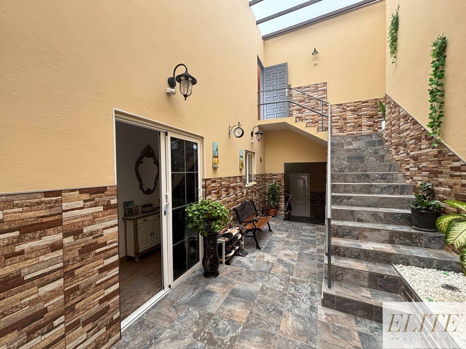 3 bedroom Finca/Country House for sale in Santa Brigida with garage - € 682,500 (Ref: 9586882)