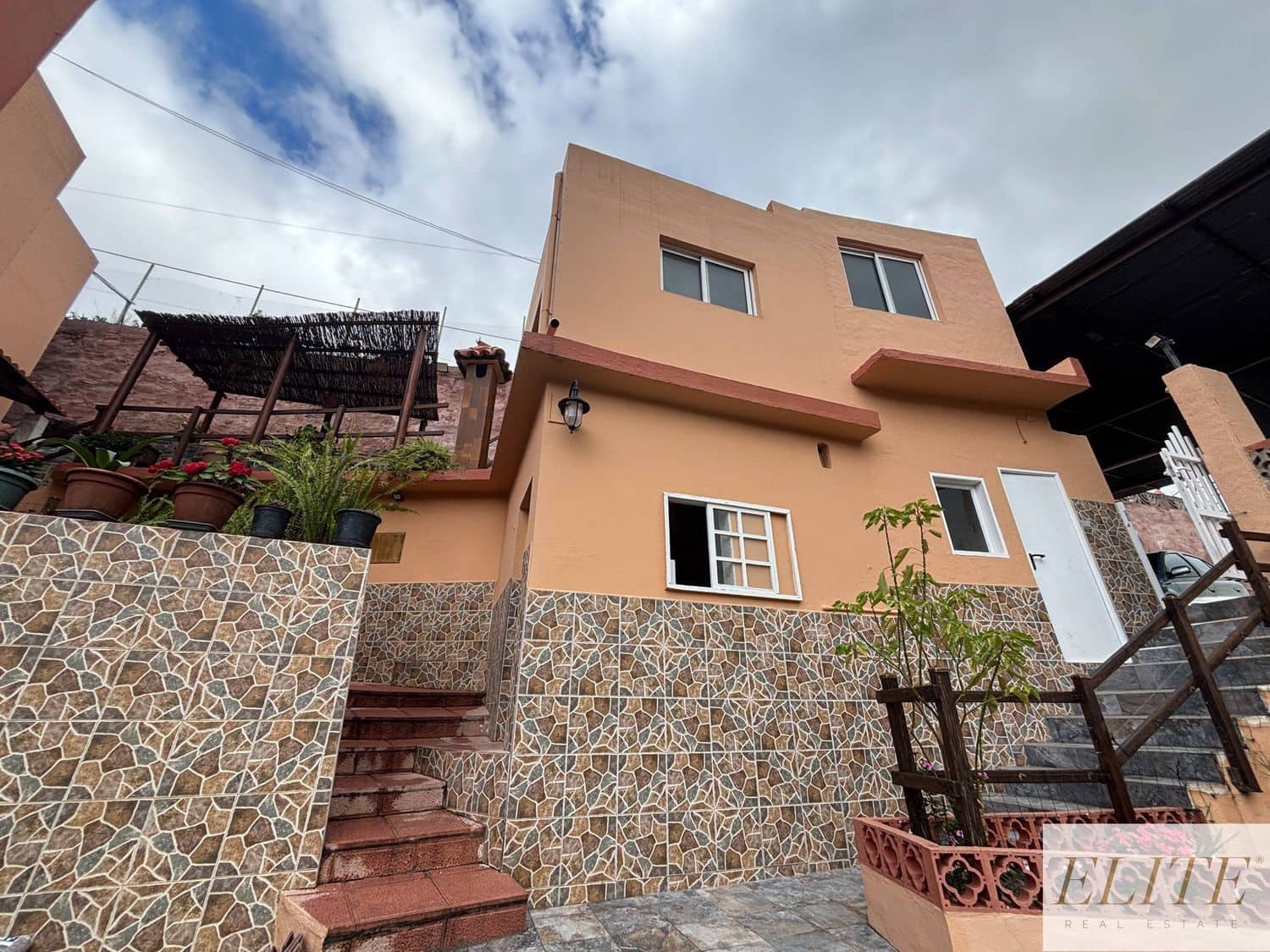 3 bedroom Finca/Country House for sale in Santa Brigida with garage - € 682,500 (Ref: 9586882)