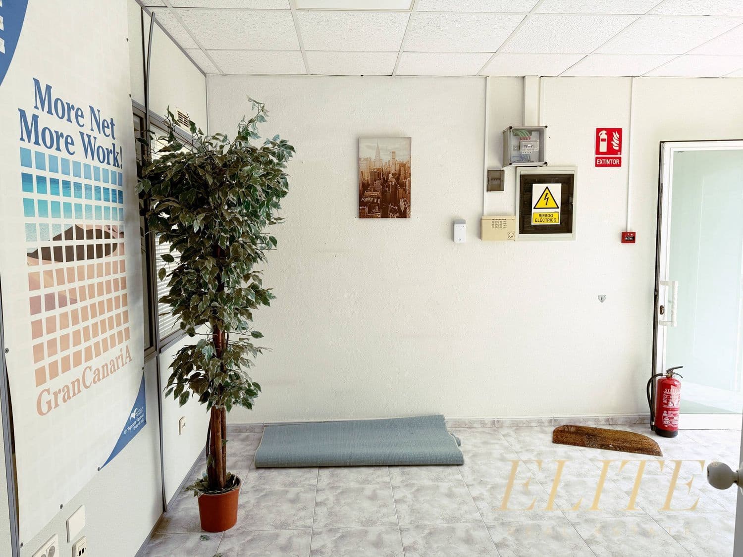 Comercial para venda em San Bartolome de Tirajana - 499 000 € (Ref: 9588059)