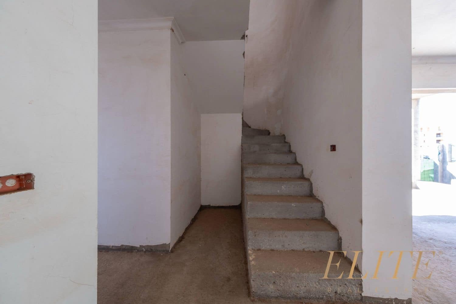 5 soveværelse Semi-Rækkehus til salg i Sonneland med swimmingpool garage - € 1.500.000 (Ref: 9600883)