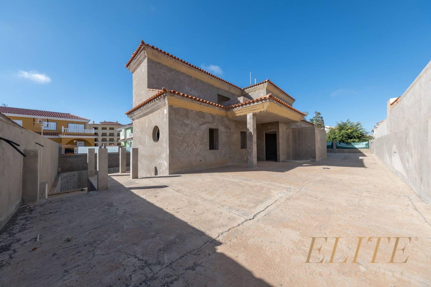 5 soveværelse Semi-Rækkehus til salg i Sonneland med swimmingpool garage - € 1.500.000 (Ref: 9600883)