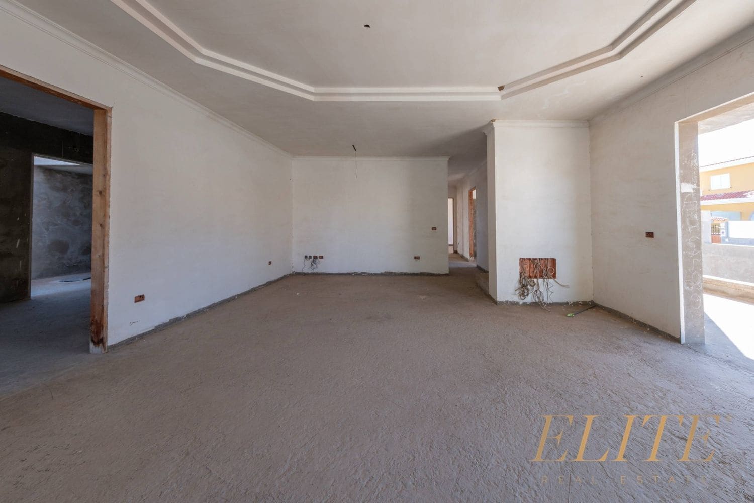 5 soveværelse Semi-Rækkehus til salg i Sonneland med swimmingpool garage - € 1.500.000 (Ref: 9600883)