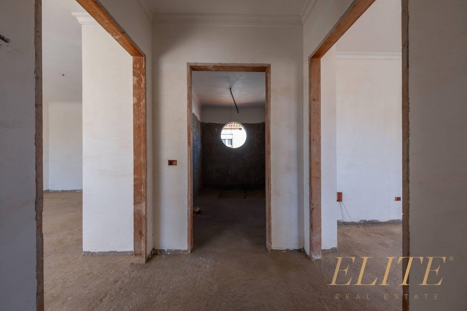 5 soveværelse Semi-Rækkehus til salg i Sonneland med swimmingpool garage - € 1.500.000 (Ref: 9600883)