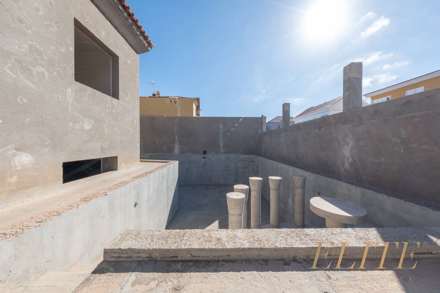 5 soveværelse Semi-Rækkehus til salg i Sonneland med swimmingpool garage - € 1.500.000 (Ref: 9600883)