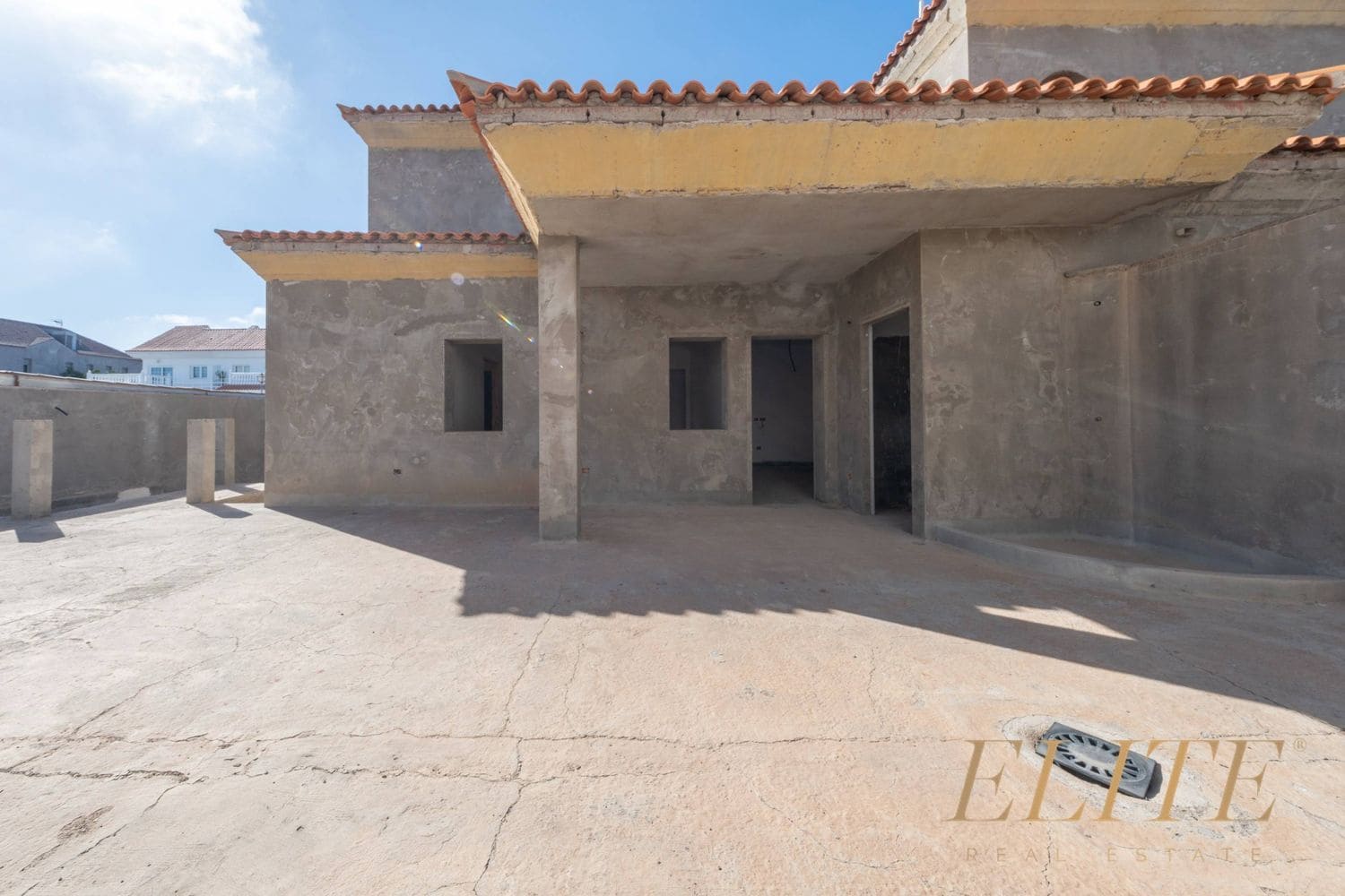 5 soveværelse Semi-Rækkehus til salg i Sonneland med swimmingpool garage - € 1.500.000 (Ref: 9600883)