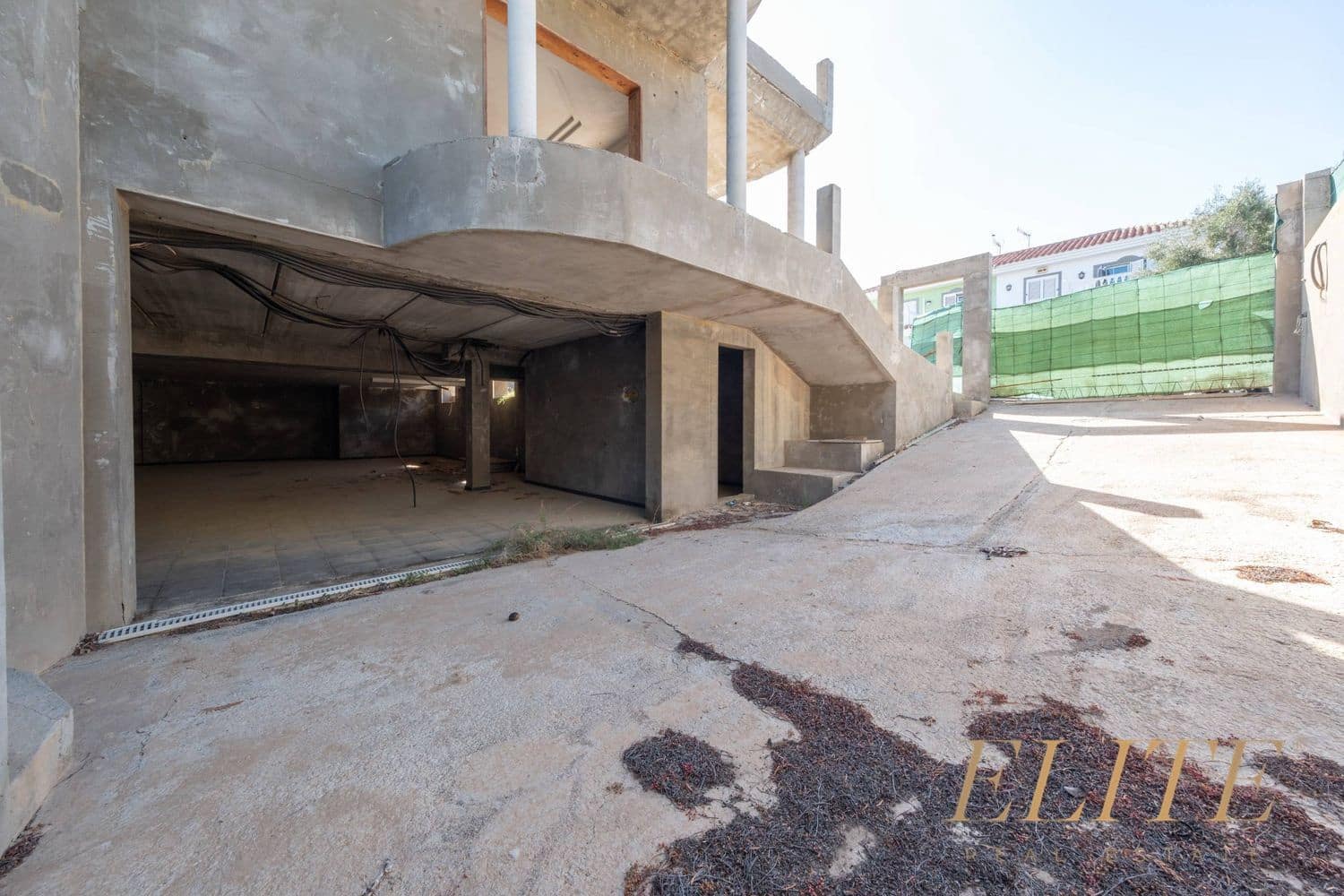 5 soveværelse Semi-Rækkehus til salg i Sonneland med swimmingpool garage - € 1.500.000 (Ref: 9600883)