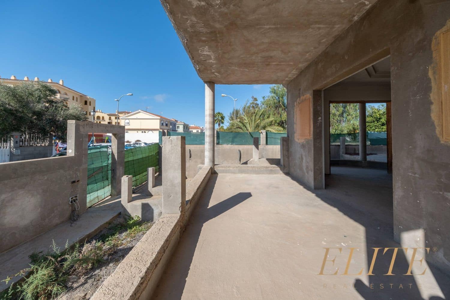 5 soveværelse Semi-Rækkehus til salg i Sonneland med swimmingpool garage - € 1.500.000 (Ref: 9600883)