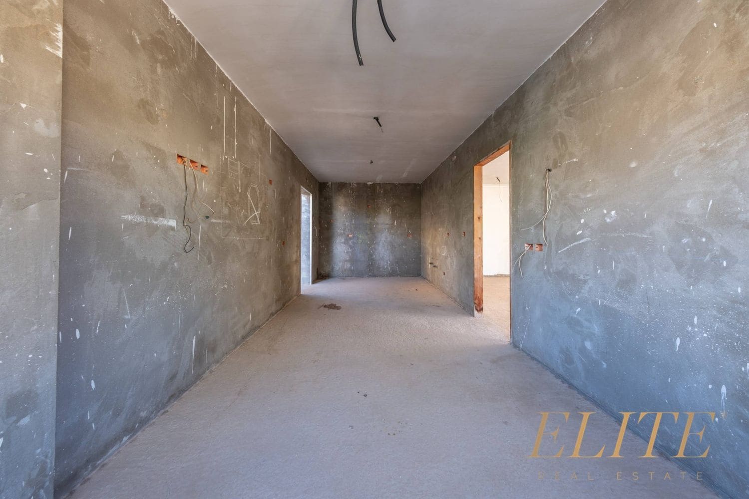 5 soveværelse Semi-Rækkehus til salg i Sonneland med swimmingpool garage - € 1.500.000 (Ref: 9600883)