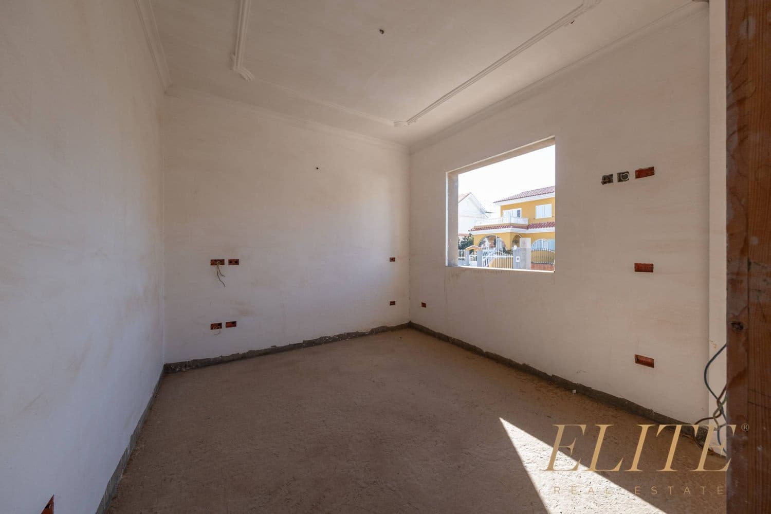 5 soveværelse Semi-Rækkehus til salg i Sonneland med swimmingpool garage - € 1.500.000 (Ref: 9600883)