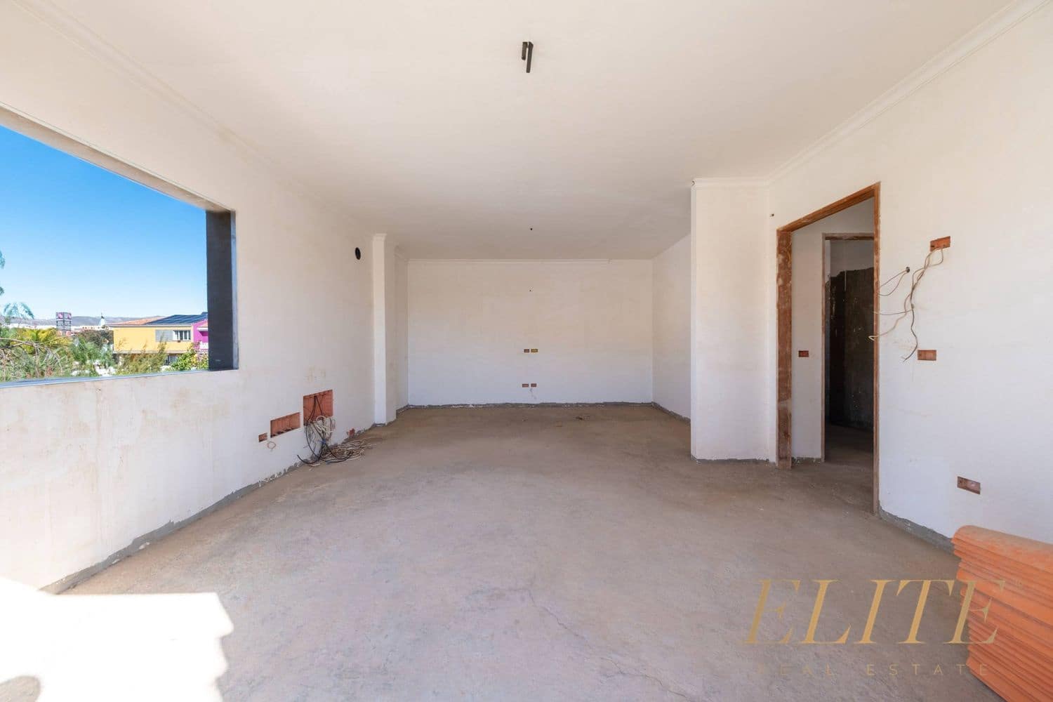 5 soveværelse Semi-Rækkehus til salg i Sonneland med swimmingpool garage - € 1.500.000 (Ref: 9600883)