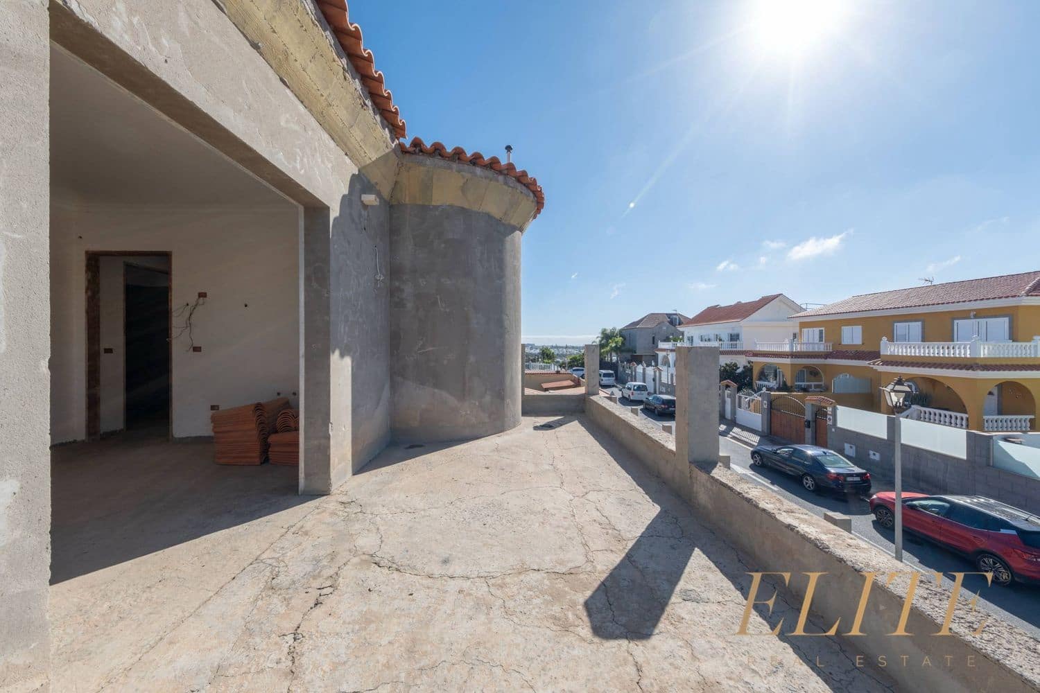 5 soveværelse Semi-Rækkehus til salg i Sonneland med swimmingpool garage - € 1.500.000 (Ref: 9600883)