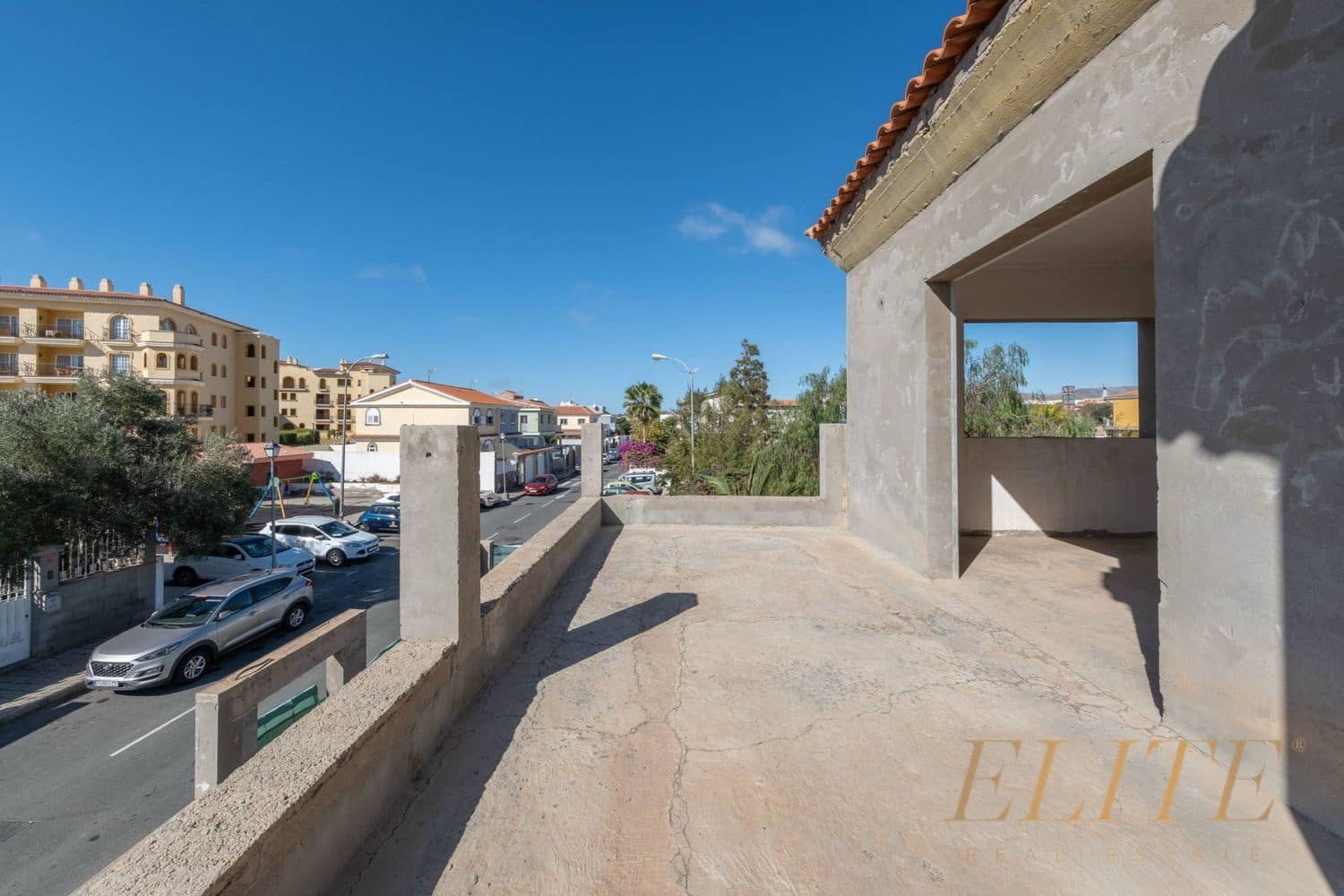 5 soveværelse Semi-Rækkehus til salg i Sonneland med swimmingpool garage - € 1.500.000 (Ref: 9600883)