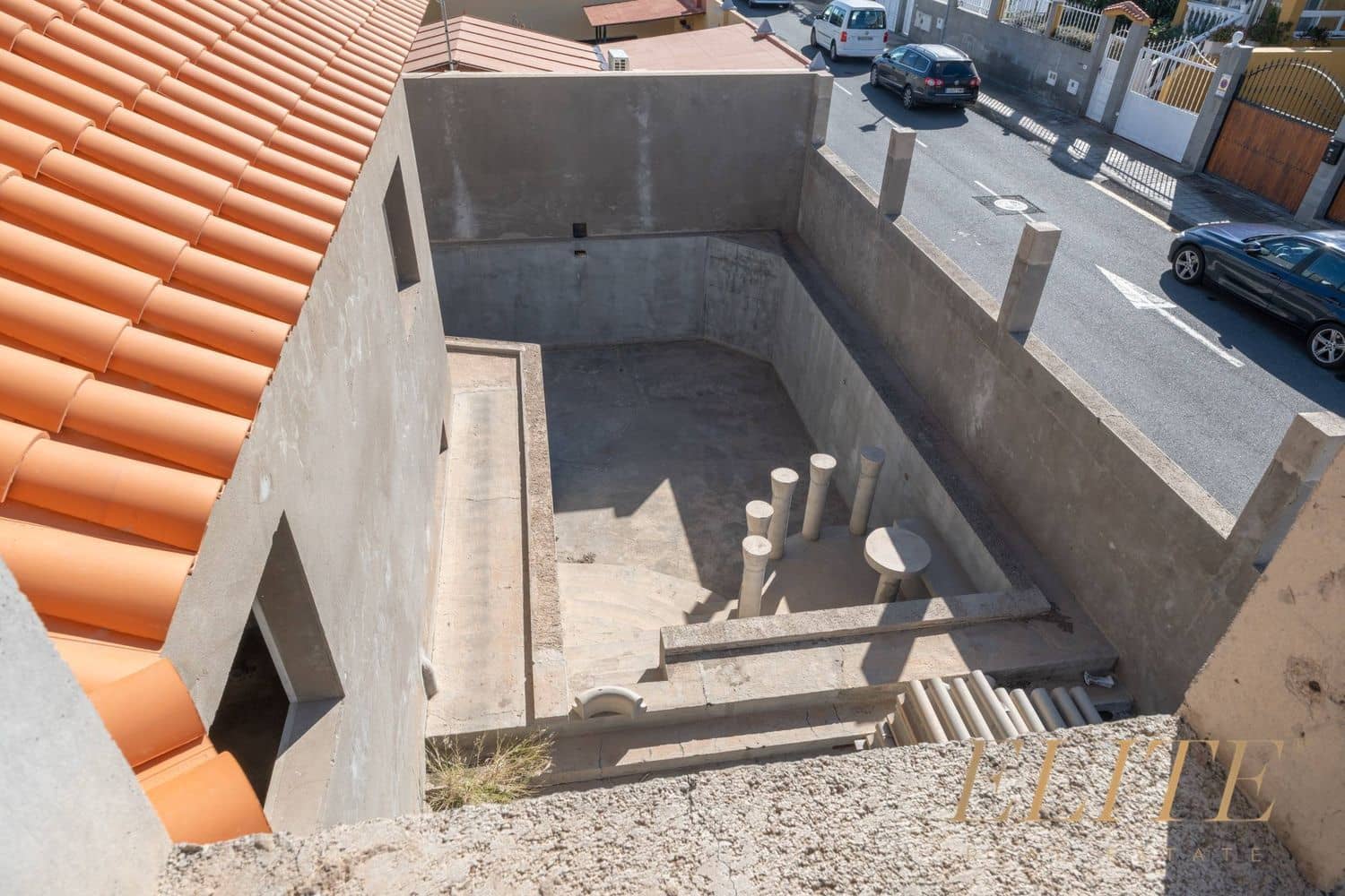 5 soveværelse Semi-Rækkehus til salg i Sonneland med swimmingpool garage - € 1.500.000 (Ref: 9600883)