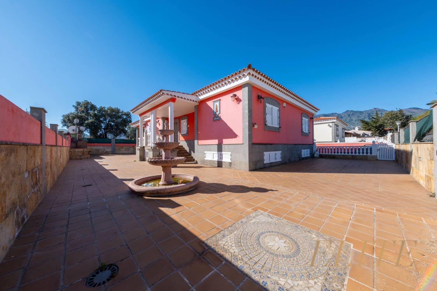 9 bedroom Villa for sale in Valsequillo with garage - € 510,000 (Ref: 9629741)