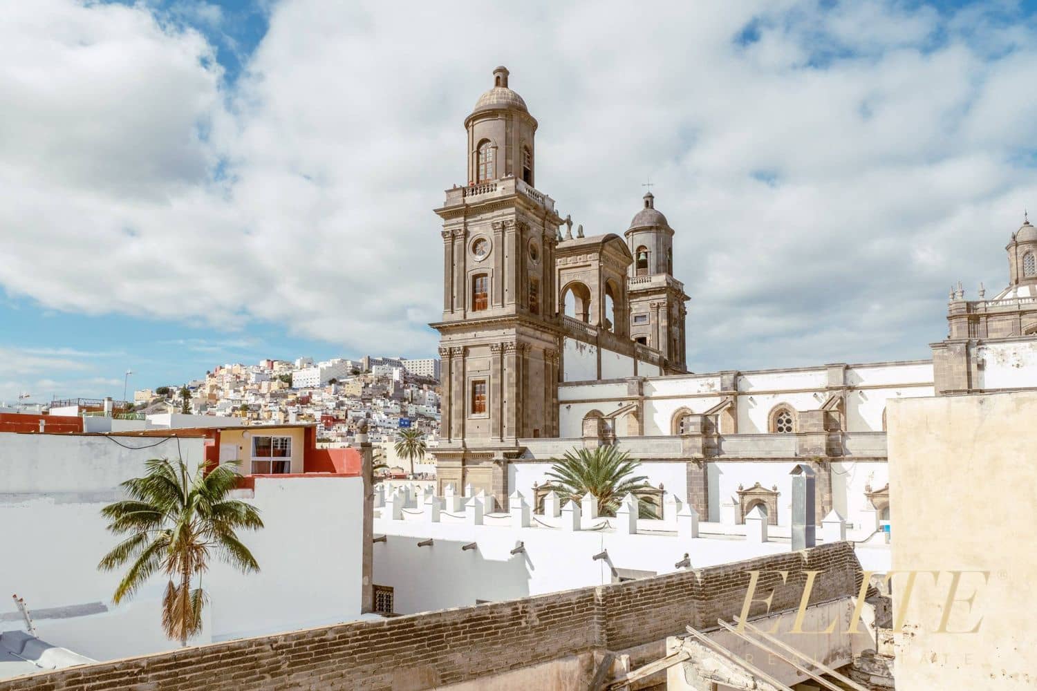 Hotel na sprzedaż w Las Palmas de Gran Canaria - 1 850 000 € (Ref: 9665716)