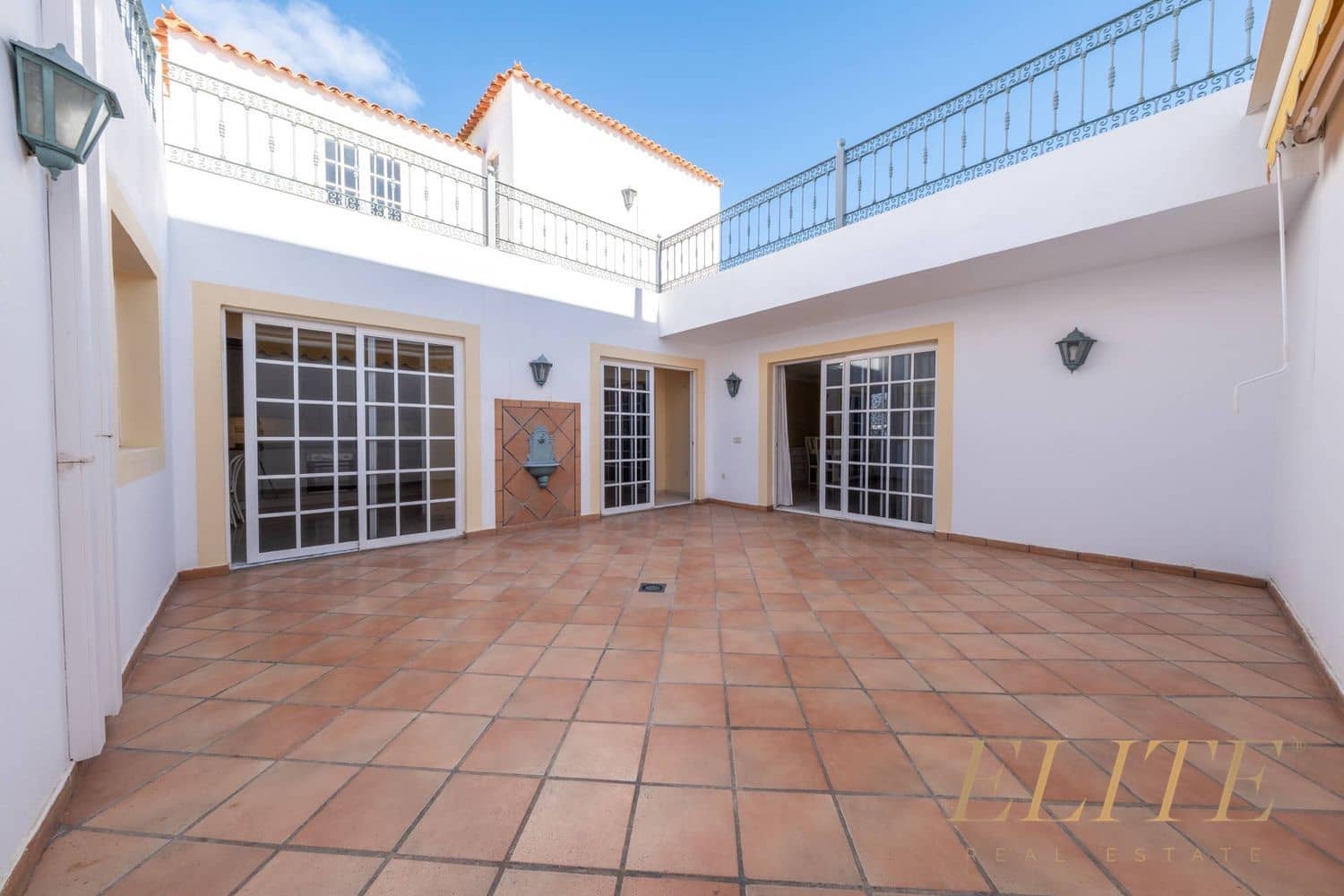 4 slaapkamer Huis te koop in San Bartolome de Tirajana met garage - € 580.000 (Ref: 9665717)