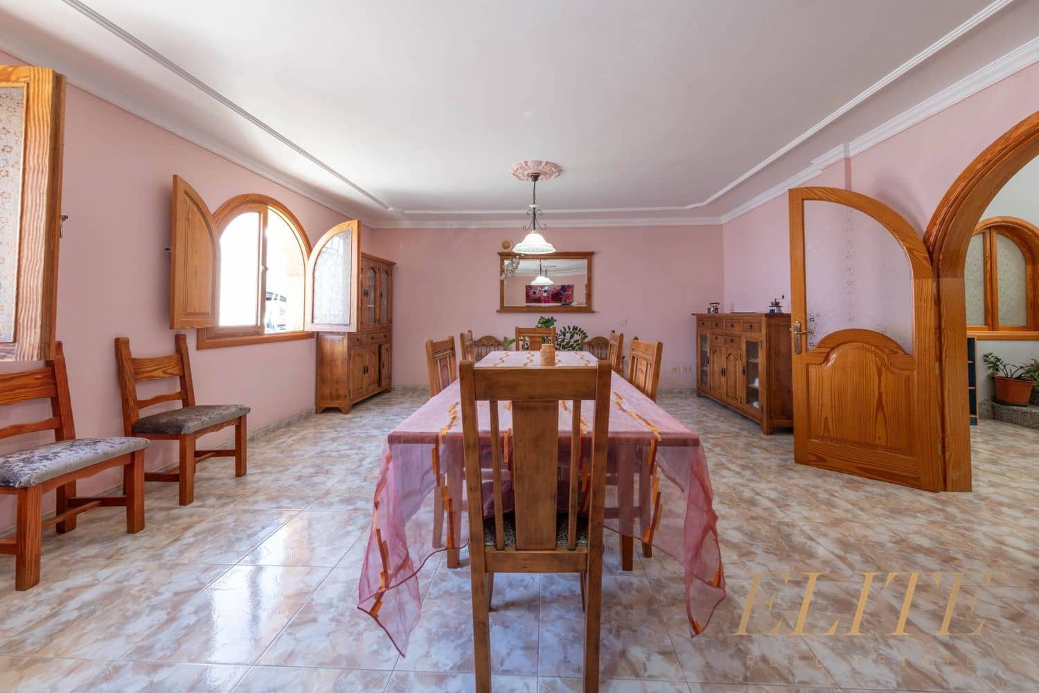 Casa de 6 habitaciones en San Bartolomé de Tirajana en venta con garaje - 540.000 € (Ref: 9665718)