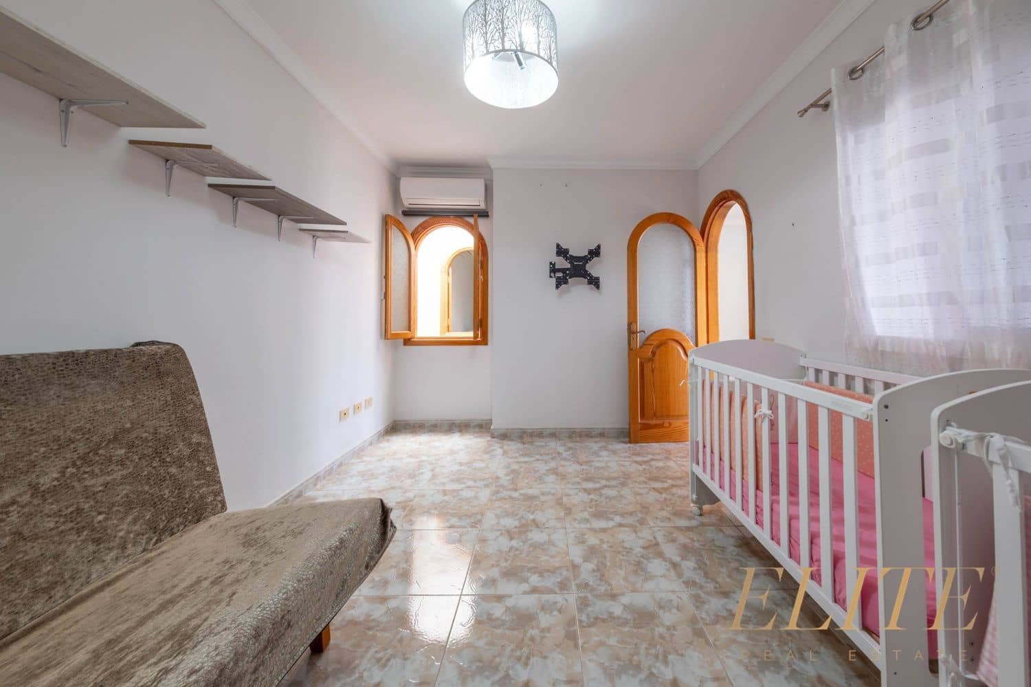 Casa de 6 habitaciones en San Bartolomé de Tirajana en venta con garaje - 540.000 € (Ref: 9665718)