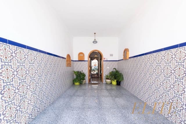 6 quarto Casa em Banda para venda em San Bartolomé de Tirajana com garagem - 540 000 € (Ref: 9665718)