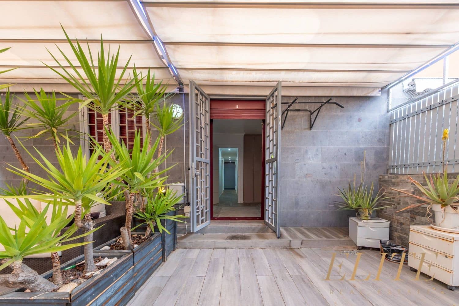 2 chambre Appartement à vendre à Santa Lucia de Tirajana avec garage - 270 000 € (Ref: 9700338)