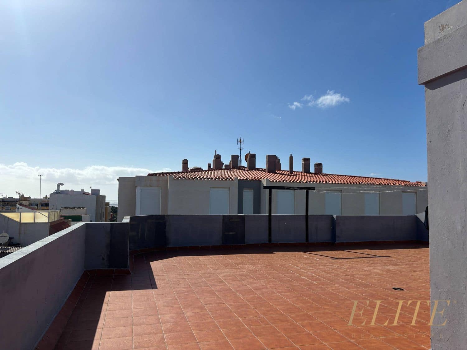 Apartamento de 3 habitaciones en Santa Lucía de Tirajana en venta con garaje - 175.000 € (Ref: 9777580)