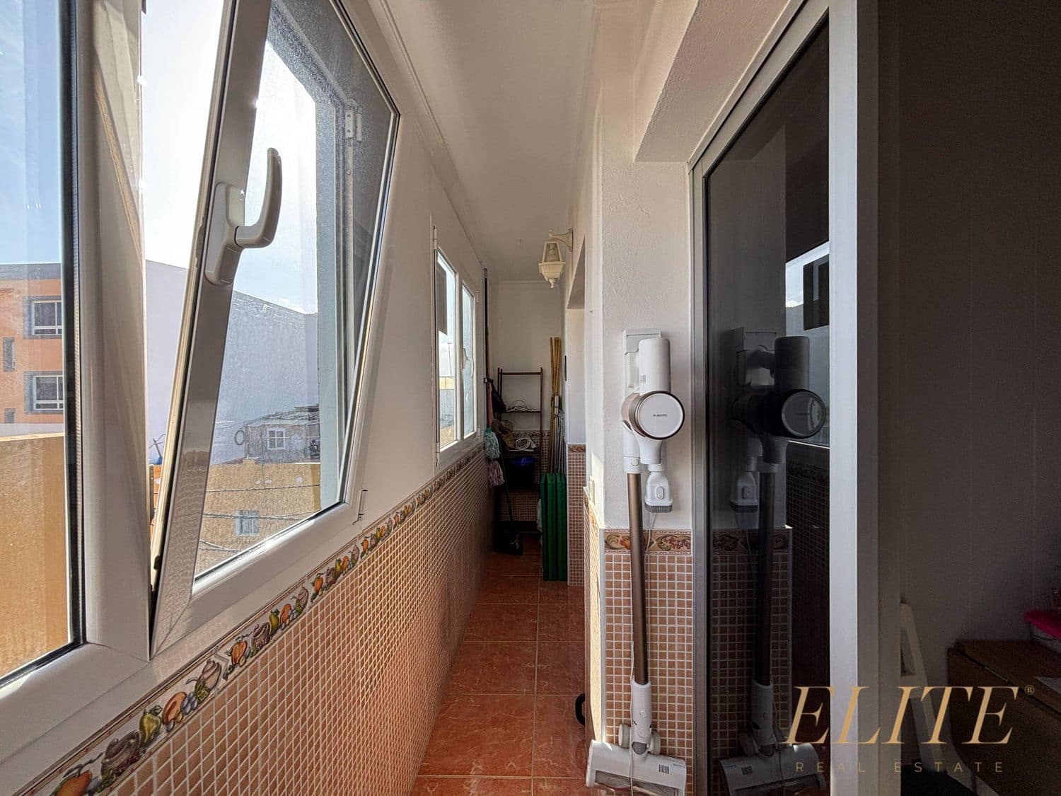 Apartamento de 3 habitaciones en Santa Lucía de Tirajana en venta con garaje - 175.000 € (Ref: 9777580)