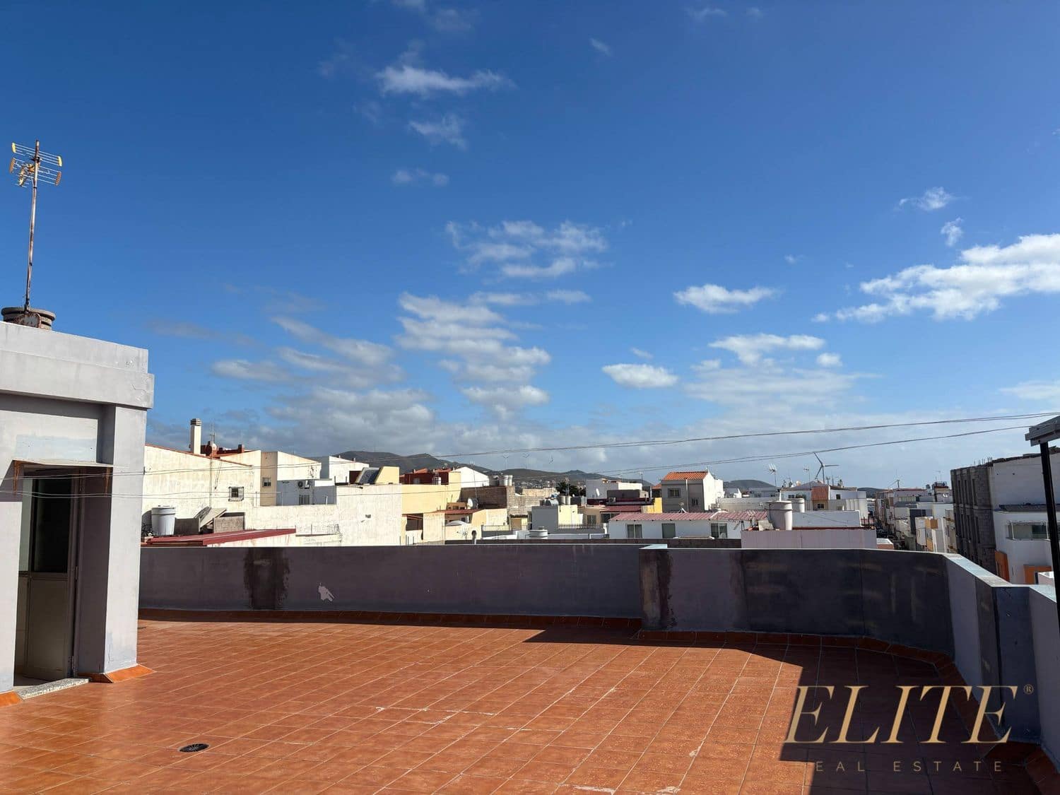 Apartamento de 3 habitaciones en Santa Lucía de Tirajana en venta con garaje - 175.000 € (Ref: 9777580)