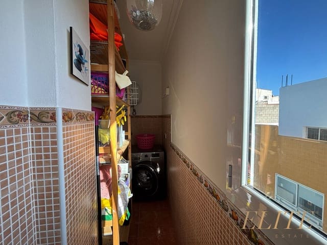 Apartamento de 3 habitaciones en Santa Lucía de Tirajana en venta con garaje - 175.000 € (Ref: 9777580)