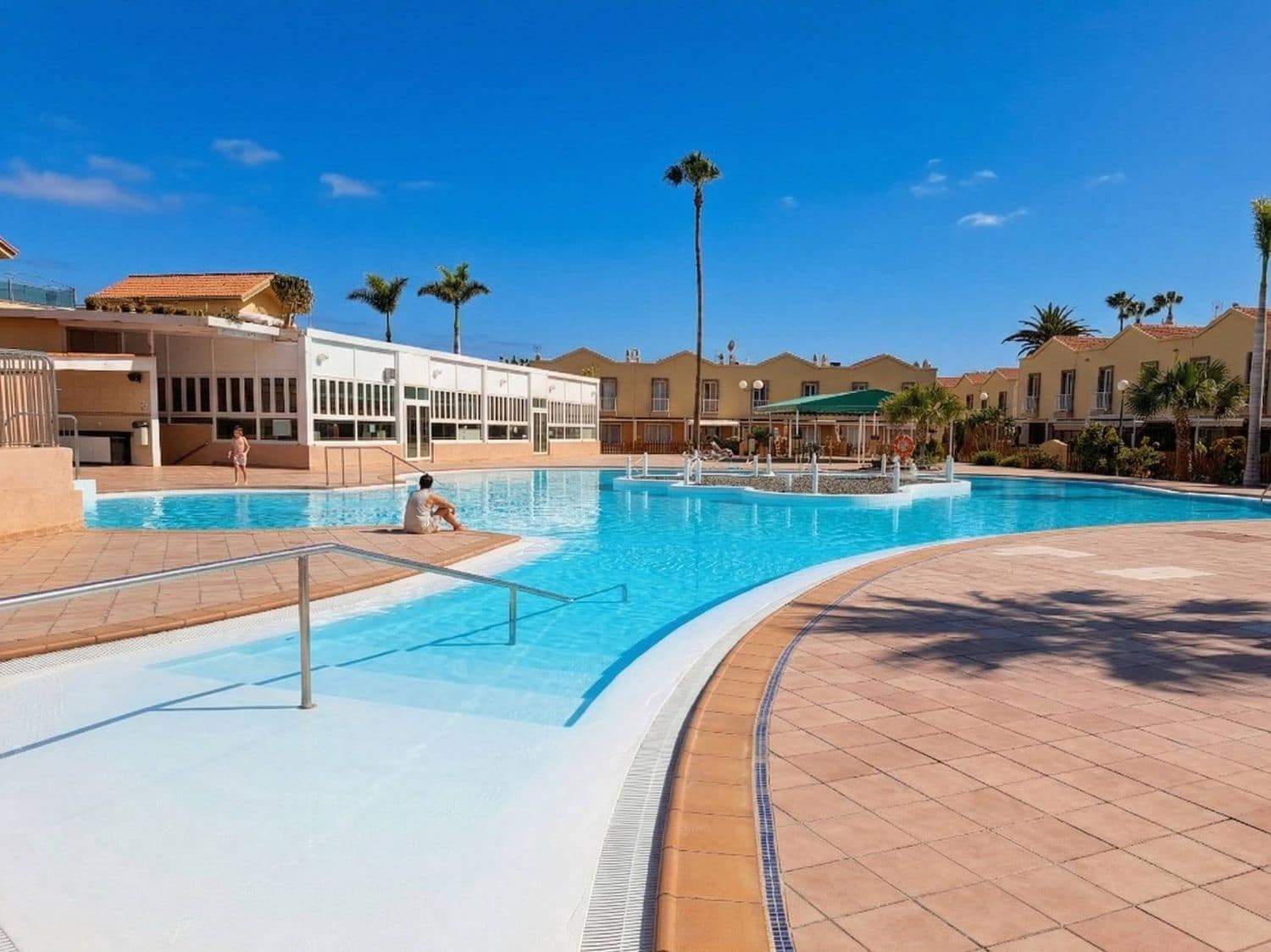 1 soverom Leilighet til salgs i San Bartolome de Tirajana med svømmebasseng garasje - € 240 000 (Ref: 9786965)