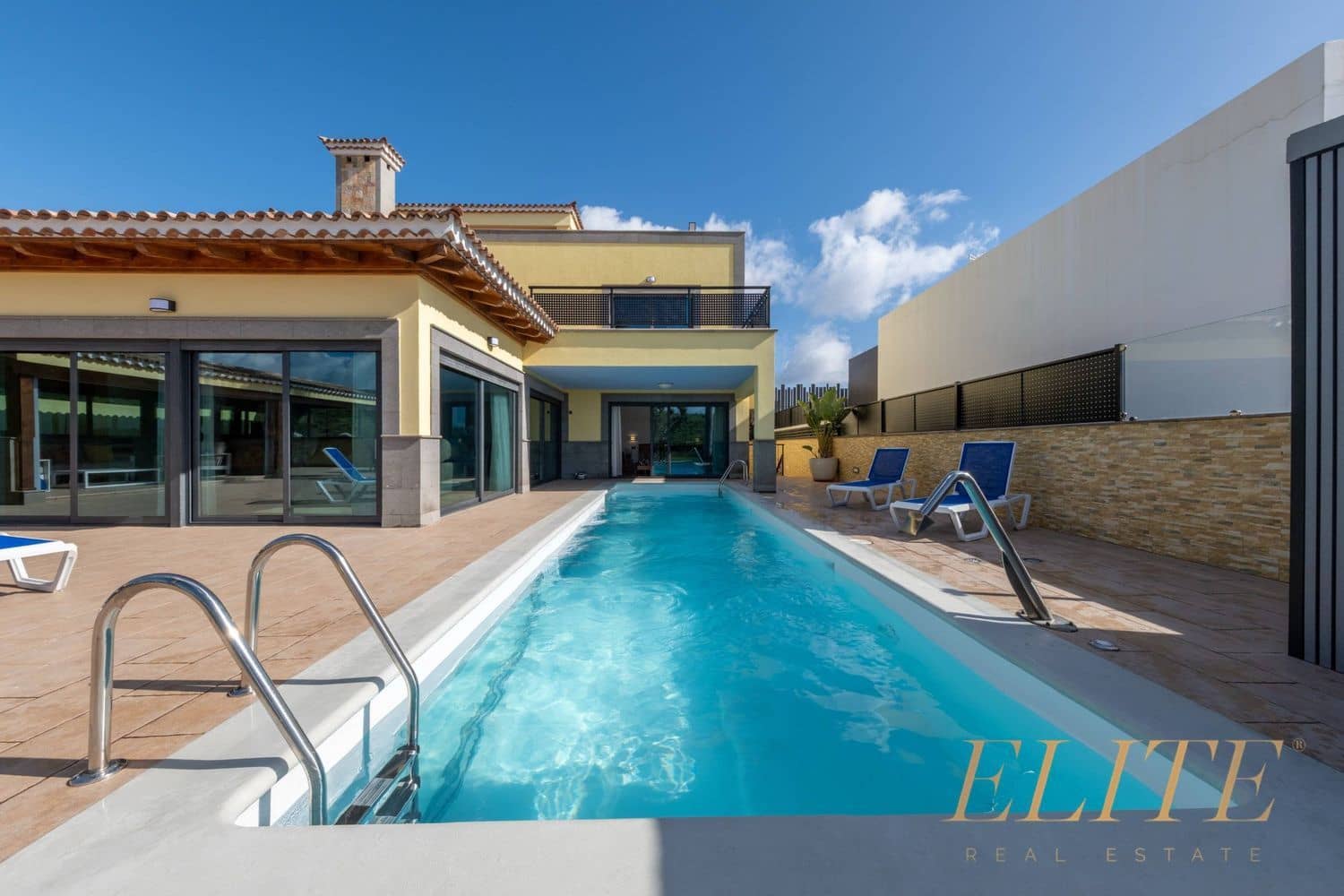 6 slaapkamer Villa te koop in Jinamar met zwembad garage - € 1.625.000 (Ref: 9786974)