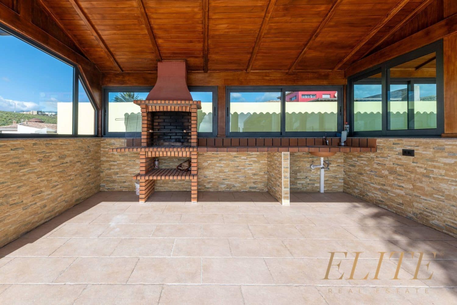 6 slaapkamer Villa te koop in Jinamar met zwembad garage - € 1.625.000 (Ref: 9786974)