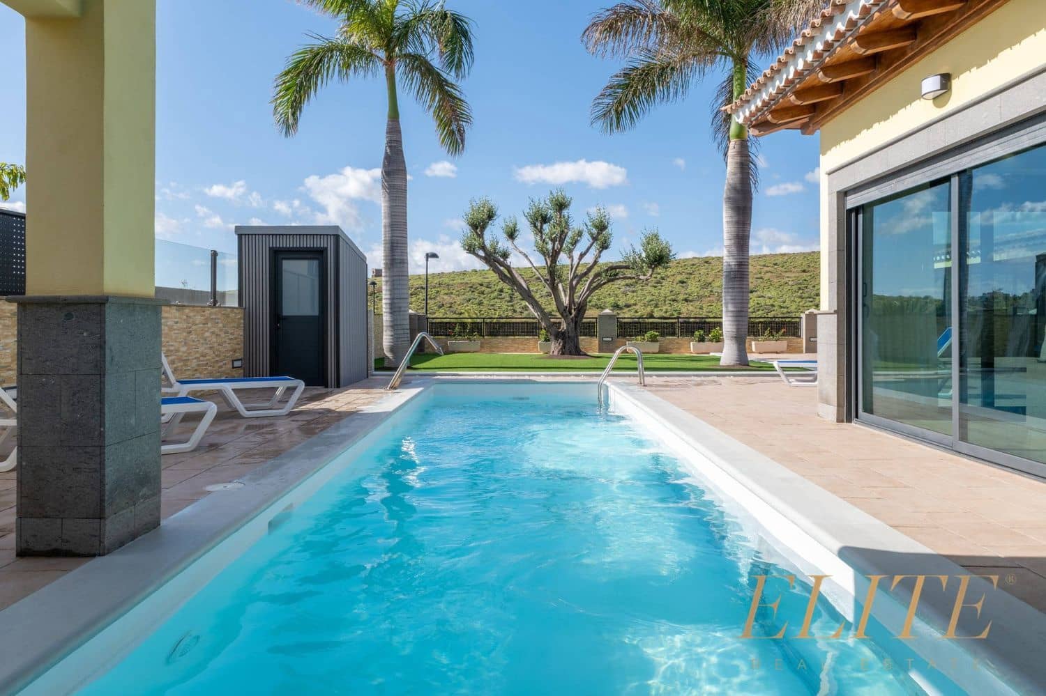 6 slaapkamer Villa te koop in Jinamar met zwembad garage - € 1.625.000 (Ref: 9786974)