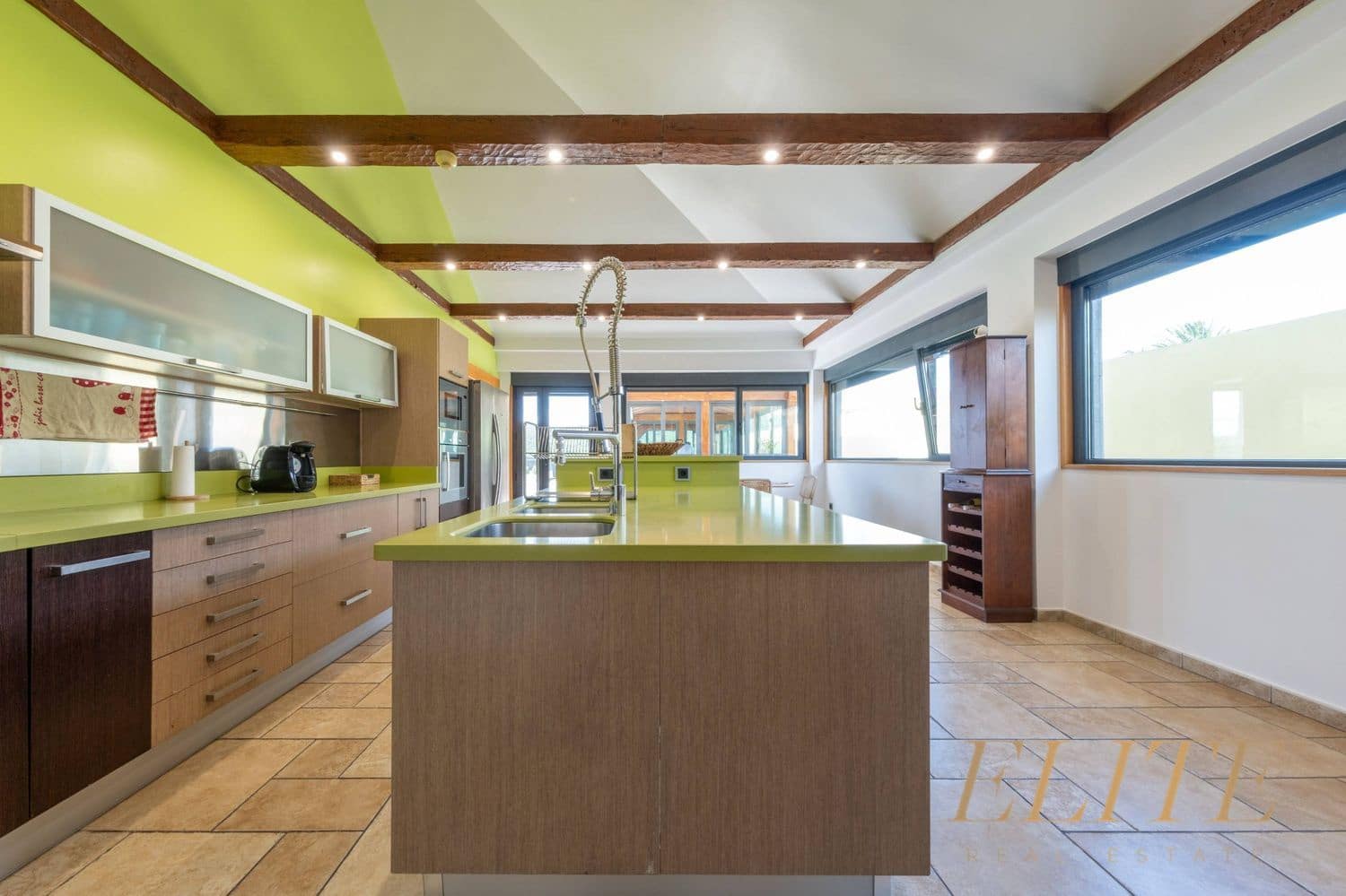 6 slaapkamer Villa te koop in Jinamar met zwembad garage - € 1.625.000 (Ref: 9786974)