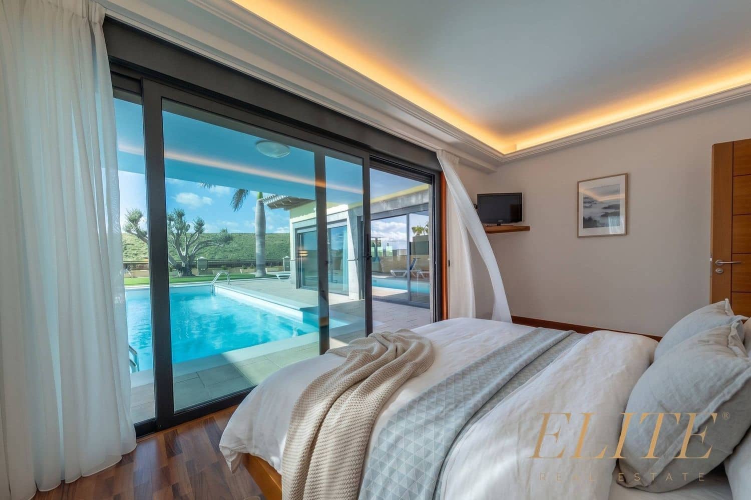 6 slaapkamer Villa te koop in Jinamar met zwembad garage - € 1.625.000 (Ref: 9786974)